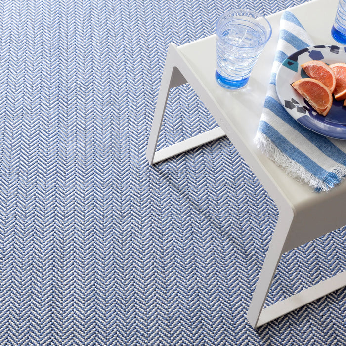 Herringbone Denim/Ivory Handwoven Indoor/Outdoor Rug Rug By Annie Selke