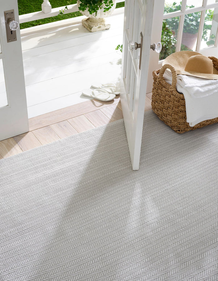 Herringbone Pearl Grey/White Handwoven Indoor/Outdoor Rug Rug By Annie Selke