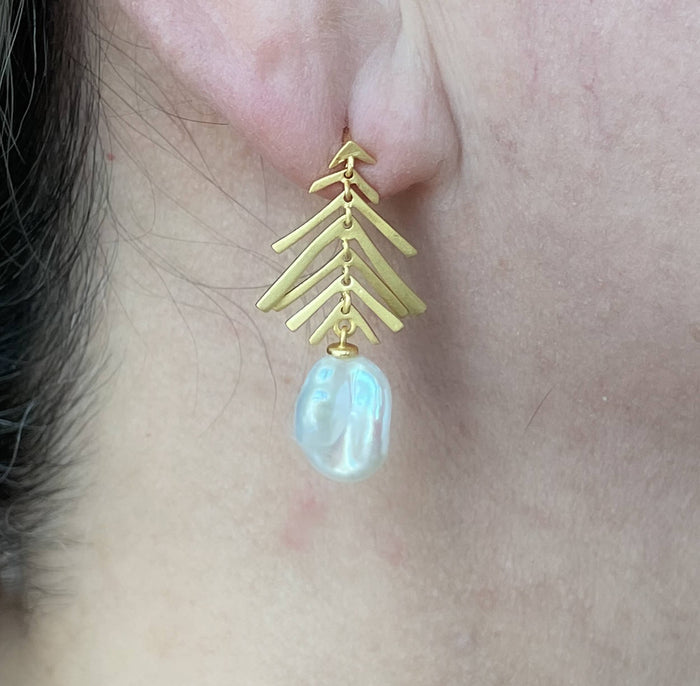 Pearl earrings with matte gold pine needle post