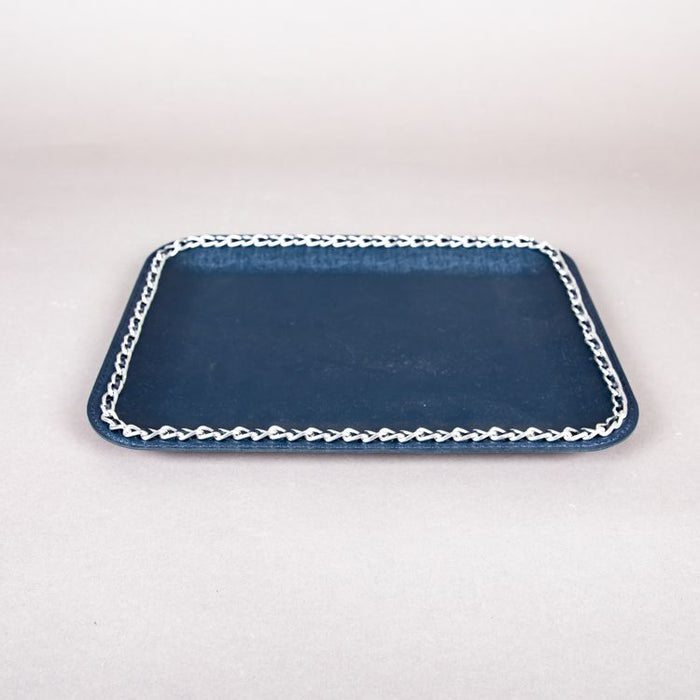 SMALL PLASTIC TRAY W/METAL/SILVER CHAIN 25CM BY 33CM (202107384)